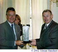 Mr. Vivian receiving the Leipzig Award from Mr. Beckstein.  Photo  2002
Tilman Hausherr